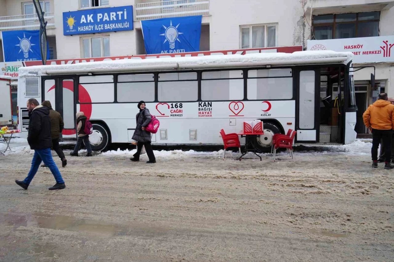 Hasköy’de ‘Birbirimize Candan Bağlıyız’ kan bağışı kampanyasına yoğun ilgi
