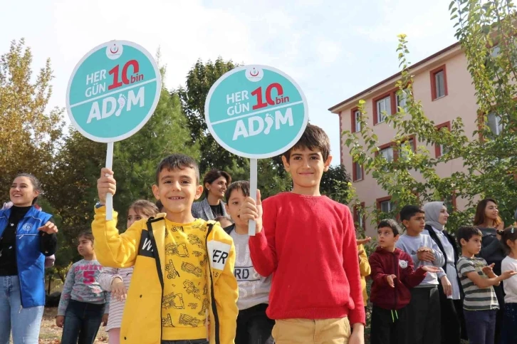 Hastane bahçesinde çocuk şenliği
