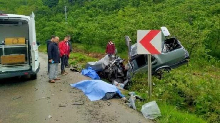 Hastane yolunda kaza; baba öldü, kızı ağır yaralı