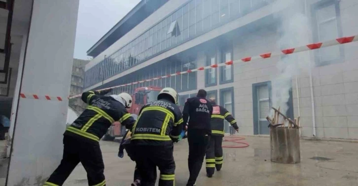 Hastanedeki deprem tatbikatı gerçeği aratmadı
