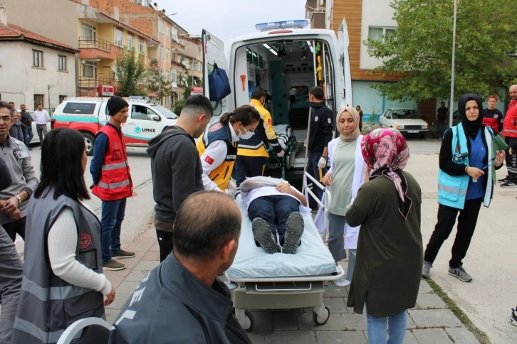 Hastanedeki yangın ve deprem tatbikatı gerçeğini aratmadı
