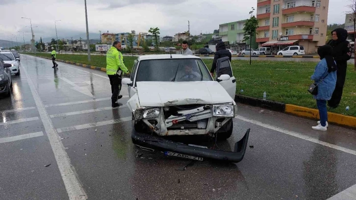 Hastaneye giderken kaza geçirdiler
