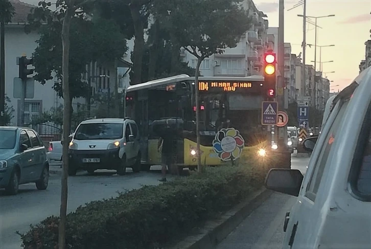 Hatalı parklar trafiği olumsuz etkiliyor
