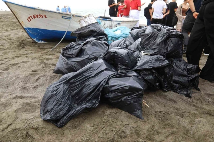 Hatay Büyükşehir ekipleri ,kaplumbağa yuvalarını temizledi
