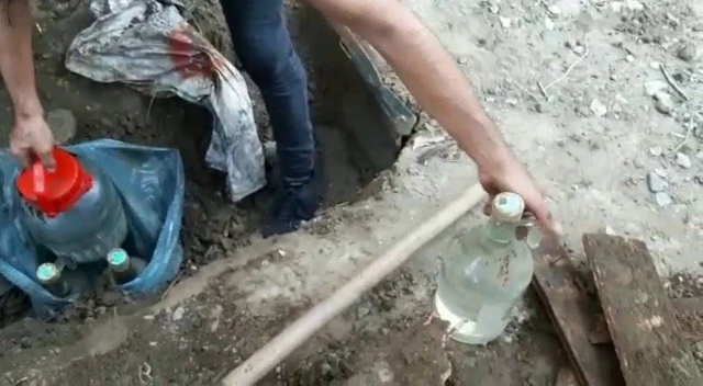 Hatay’da 2 bin 210 litre sahte rakı ele geçirildi
