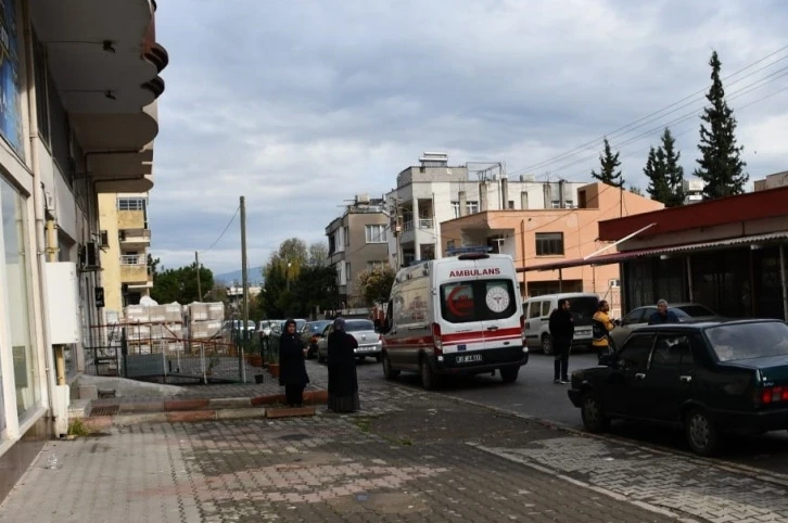 Hatay’da 4 çocuk annesi, apartman boşluğuna düşerek öldü
