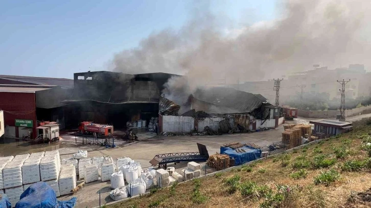 Hatay’da antrepoda çıkan yangın kısmen kontrol altına alındı
