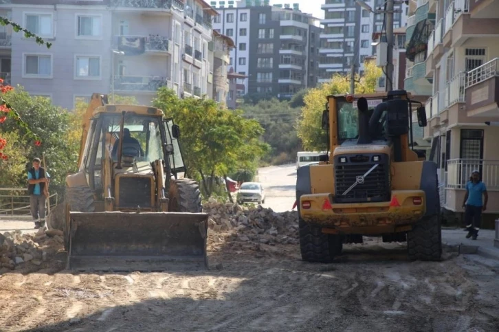 Hatay’da asfalt ve yol bakım çalışması
