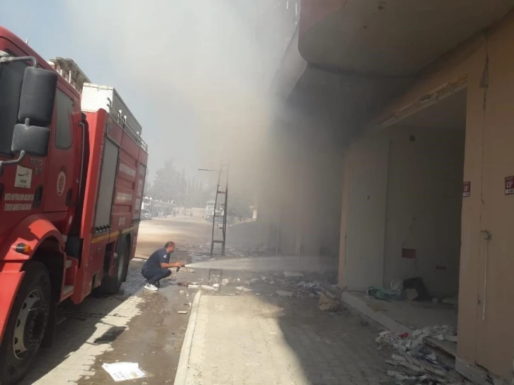 Hatay’da depo yangını korkuttu
