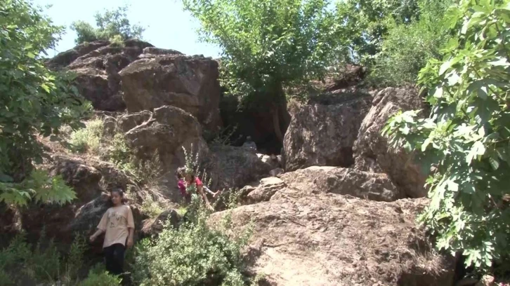 Hatay’da doğal klima özelliği olan mağara yaz aylarında ilgi görüyor
