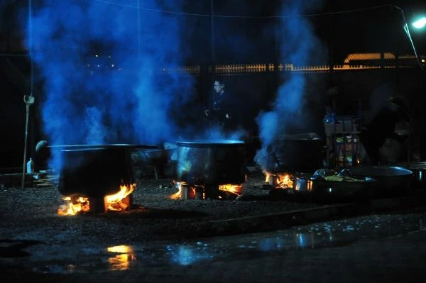 Hatay'da gelenek yaşatıldı; depremin 40'ıncı gününde 'hırisi' pişirildi