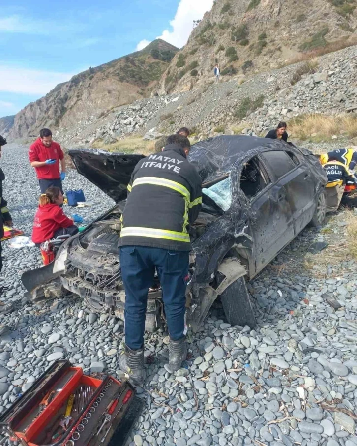 Hatay’da otomobil uçuruma yuvarlandı: 1 ölü, 1 ağır yaralı
