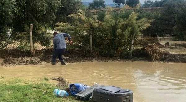 Hatay'da şiddetli yağış sele dönüştü, tarım arazileri zarar gördü