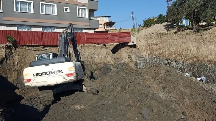 Hatay’da toprak kayması nedeniyle apartman boşaltıldı
