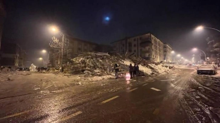 Hatay'da hasarlı binalardan hırsızlık yapan 40 kişi yakalandı