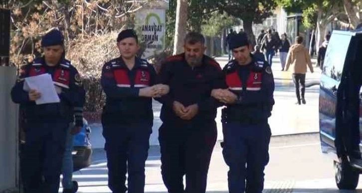 Hatay’da yıkılan Kule Apartmanı’nın müteahhidi, Antalya’da depremzedelerin kaldığı otelde yakalandı