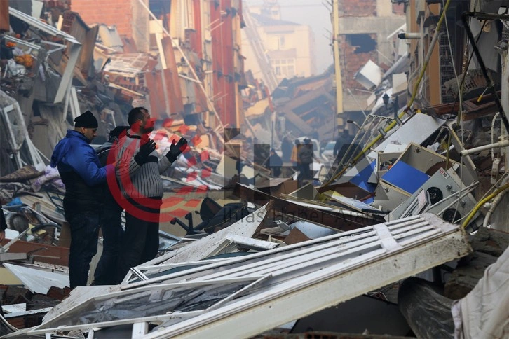 Hatay'daki depremin acı tablosu sabahın ilk ışıklarıyla ortaya çıktı