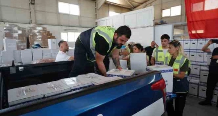 Hatay’ın 15 ilçesine gıda ve hijyen kolisi