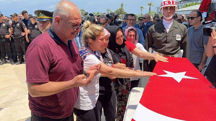 Hataylı şehit son yolculuğuna uğurlanıyor
