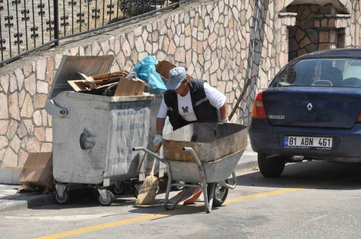 Hayali öğretmen olmaktı, şimdilerde sokakları güzelleştiriyor
