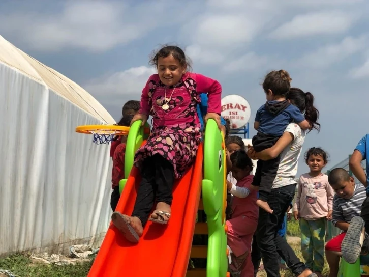 Hayırsever Okur’dan çadırlara oyuncak
