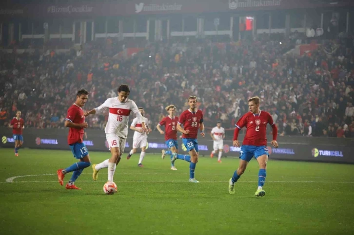 Hazırlık maçı: Türkiye: 1 - Çekya: 0 (İlk yarı)
