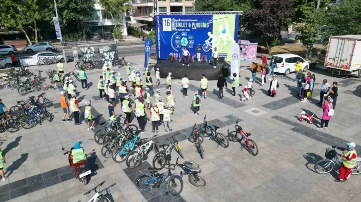 Hem pedal çevirdiler hem temizlik yaptılar
