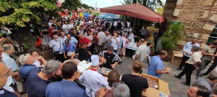 Her yıl bu çorbadan içmek için uzun kuyruklar oluşturuyorlar
