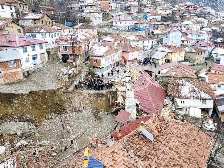 Heyelan yaşanan köyün önemli bir bölümü taşınacak
