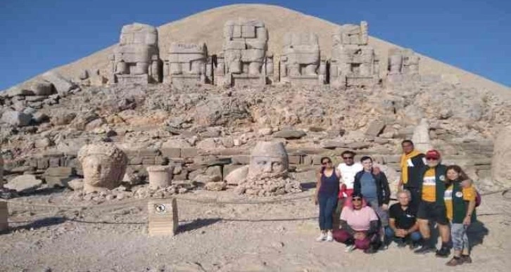 Hintli turistler Nemrut Dağı’nda