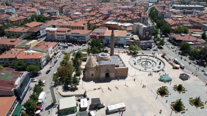 Hirfanlı Baraj Gölü Yelken yarışları tanıtımı tarihi Cacabey Meydanında yapıldı
