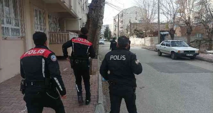 Hırsız zannedilen ev sahibi polisi harekete geçirdi