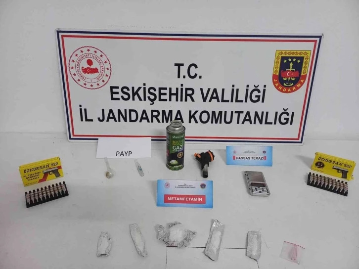 Hırsızlık ve uyuşturucu madde ticareti yapan şahıs yakalandı
