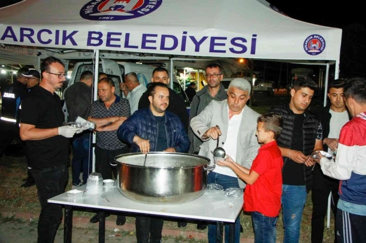 Hisarcık Belediyesi’nden festival alanında aşure ikramı
