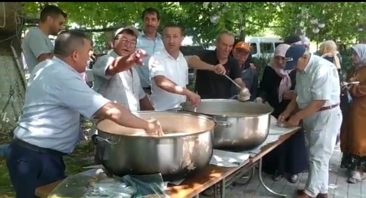 Hisarcık Dereköy’de bin 500 kişiye aşure dağıtıldı
