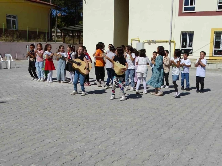 Hisarcık’ta İlköğretim Haftası kutlandı
