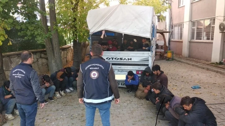 Hizan’da 36 düzensiz göçmen yakalandı
