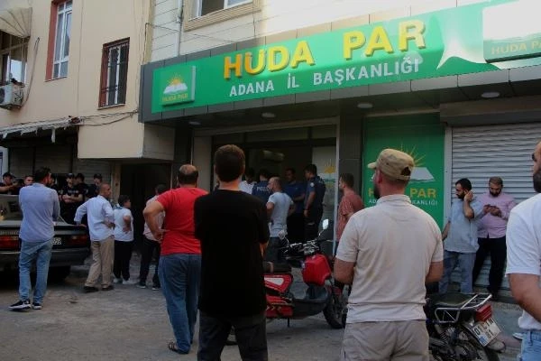 HÜDA PAR Adana İl Başkanlığı binasına bıçaklı saldırı; il başkanı yaralandı, il sekreteri öldü (2)- Yeniden