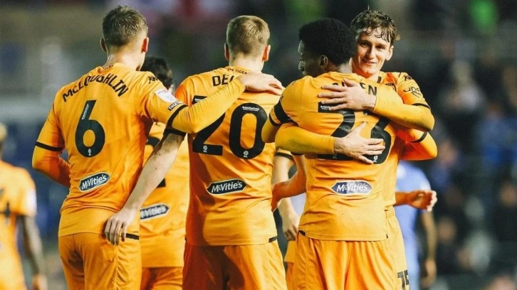 Hull City deplasmanda 2 golle galip