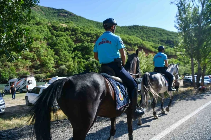 Huzur şehri haline gelen Tunceli’de atlı jandarma timi göreve başladı
