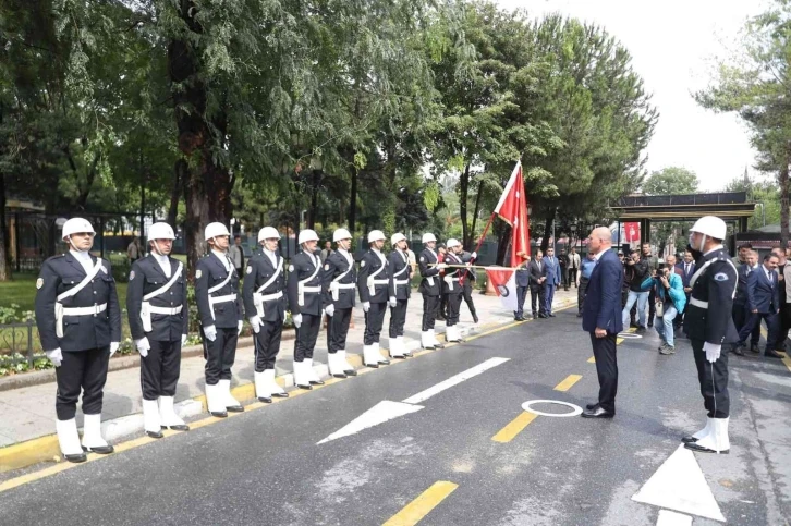 İçişleri Bakanı Soylu, çevik kuvvet polisleriyle bayramlaştı
