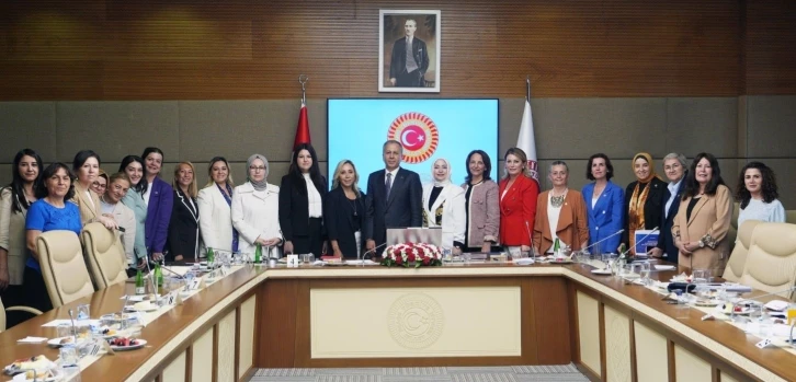 İçişleri Bakanı Yerlikaya, TBMM Kadın Erkek Fırsat Eşitliği Komisyonu üyelerine yürütülen projeler hakkında bilgi verdi
