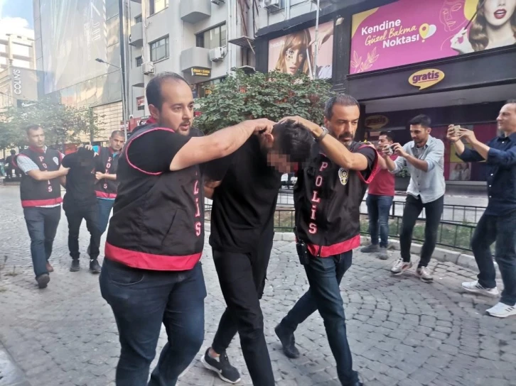 İçki masasında Kur’an-ı Kerim’e saldıran zanlılar tutuklandı
