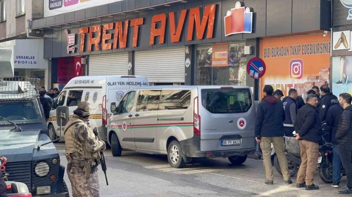 İcra memurlarıyla hacze giden polis bacağından vuruldu
