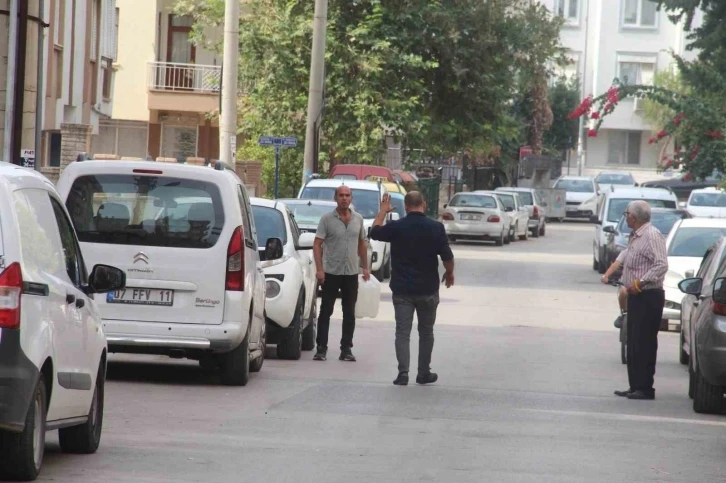 İcra memurunu karşısında gören kiracı, tahliyeyi benzin bidonuyla engellemeye çalıştı
