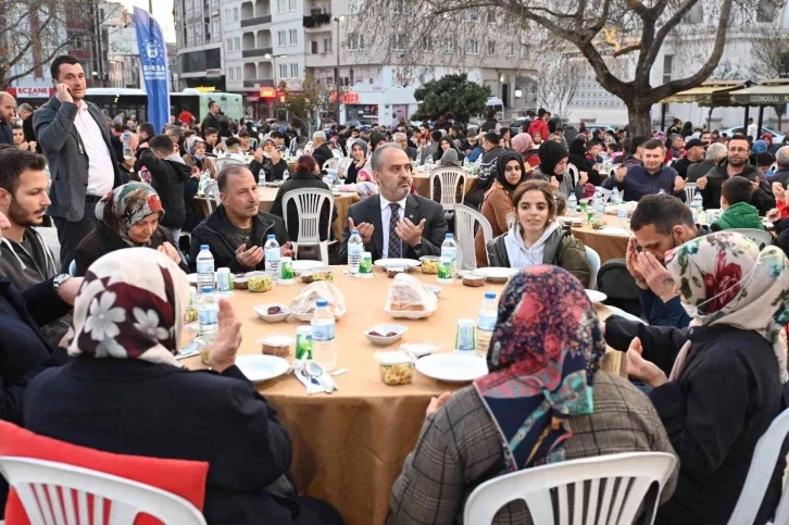 İftar sofraları Demirtaş’ta kuruldu
