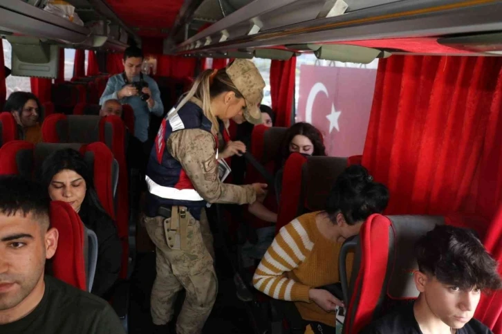 Iğdır’da bayram öncesi yolculara trafik kuralları ve emniyet kemeri uyarısı
