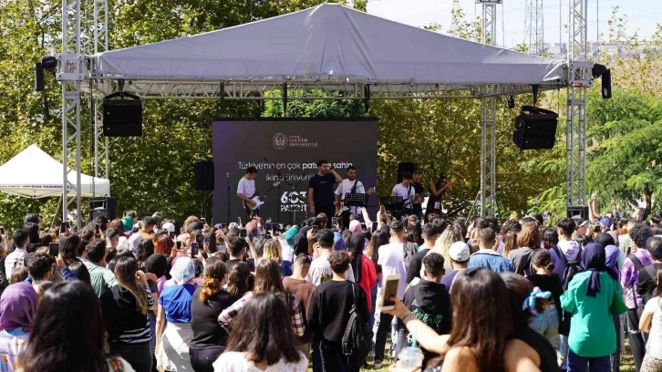 İGÜ’lüler “Welcome Fest 2022” ile yeni eğitim ve öğretim yılına başladı
