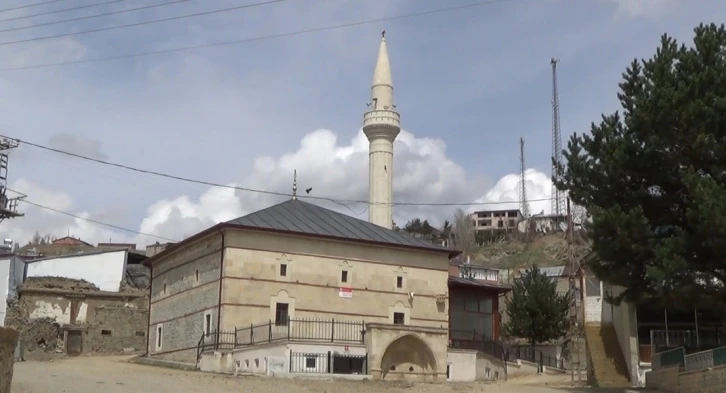 İki asırlık ’çivisiz cami’ zamana meydan okuyor
