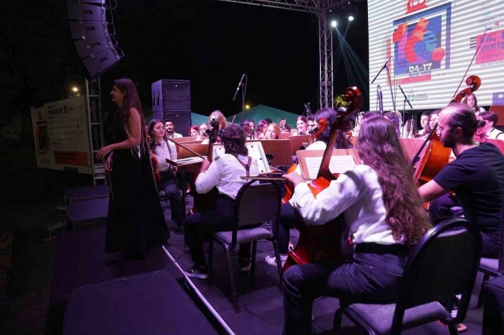 İki elin sesi var çocuk orkestrasından muhteşem konser
